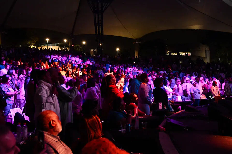 Thousands of guests on their feet under the canopy of the Aretha Franklin Amphitheatre