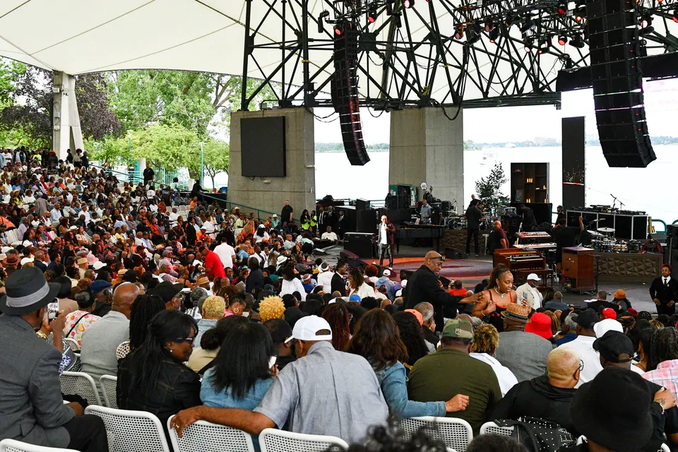 The Aretha Franklin Amphitheatre stage, line-array sound system, and a full audience on the Detroit River